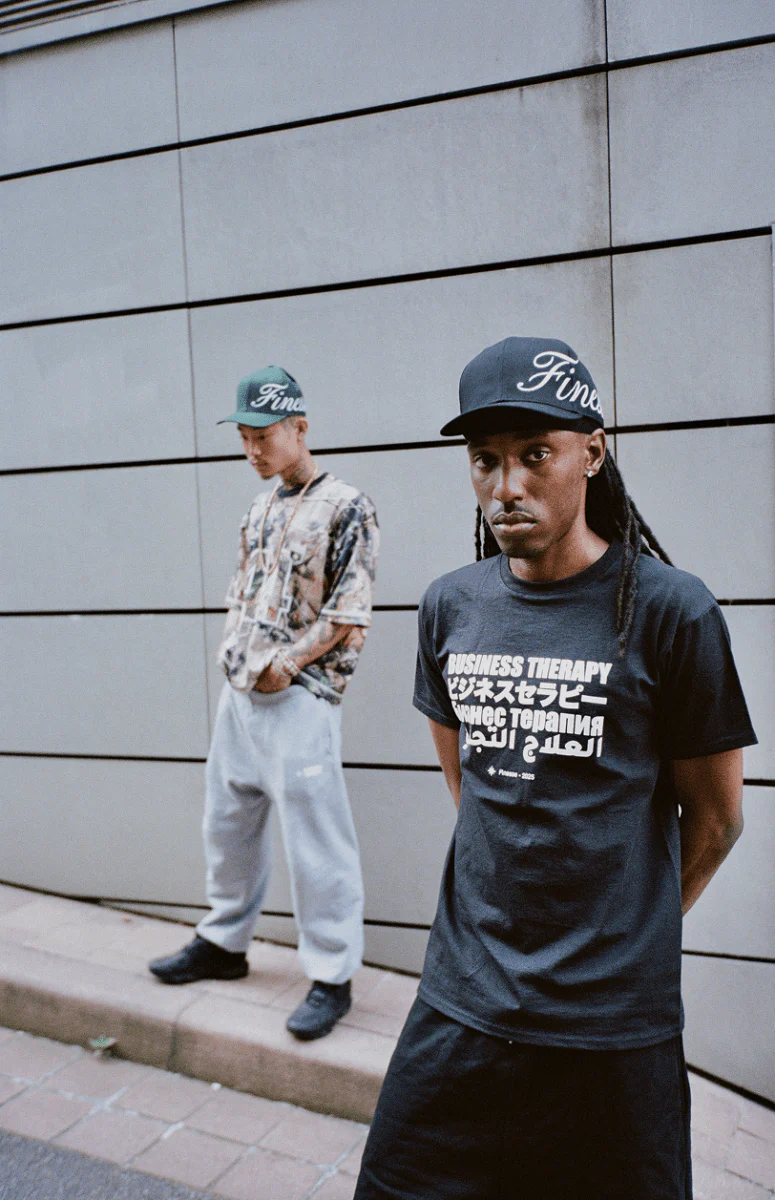 TEE "BUSINESS THERAPY" WORLD EDITION PUFF - Image 4